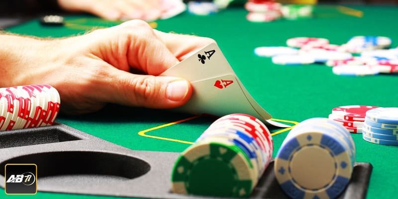 FAQ tất tần tật về cách chia bài Poker hiện nay